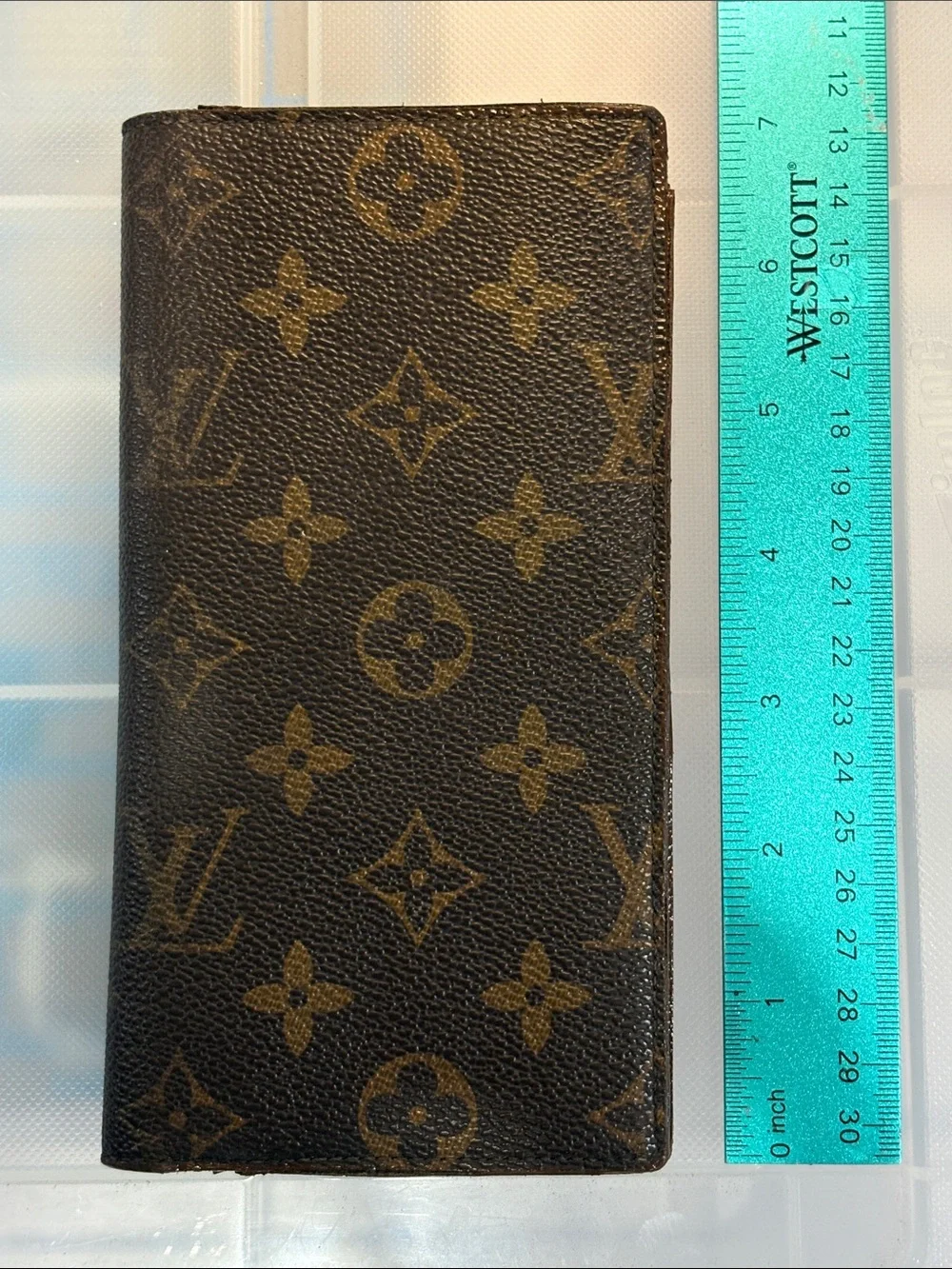 Louis Vuitton iconic lv